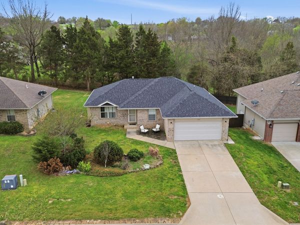 262 W Libby Drive , Springfield, MO 65803