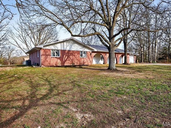 22762 Post Oak Lane , Lebanon, MO 65536