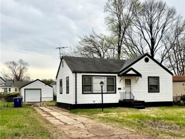 8150 Rector Drive, Berkeley, MO 63134