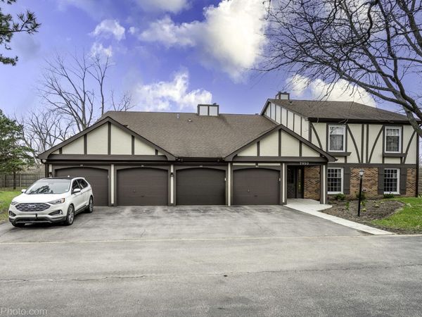 2950 Northampton Drive, Unit B2, Rolling Meadows, IL 60008