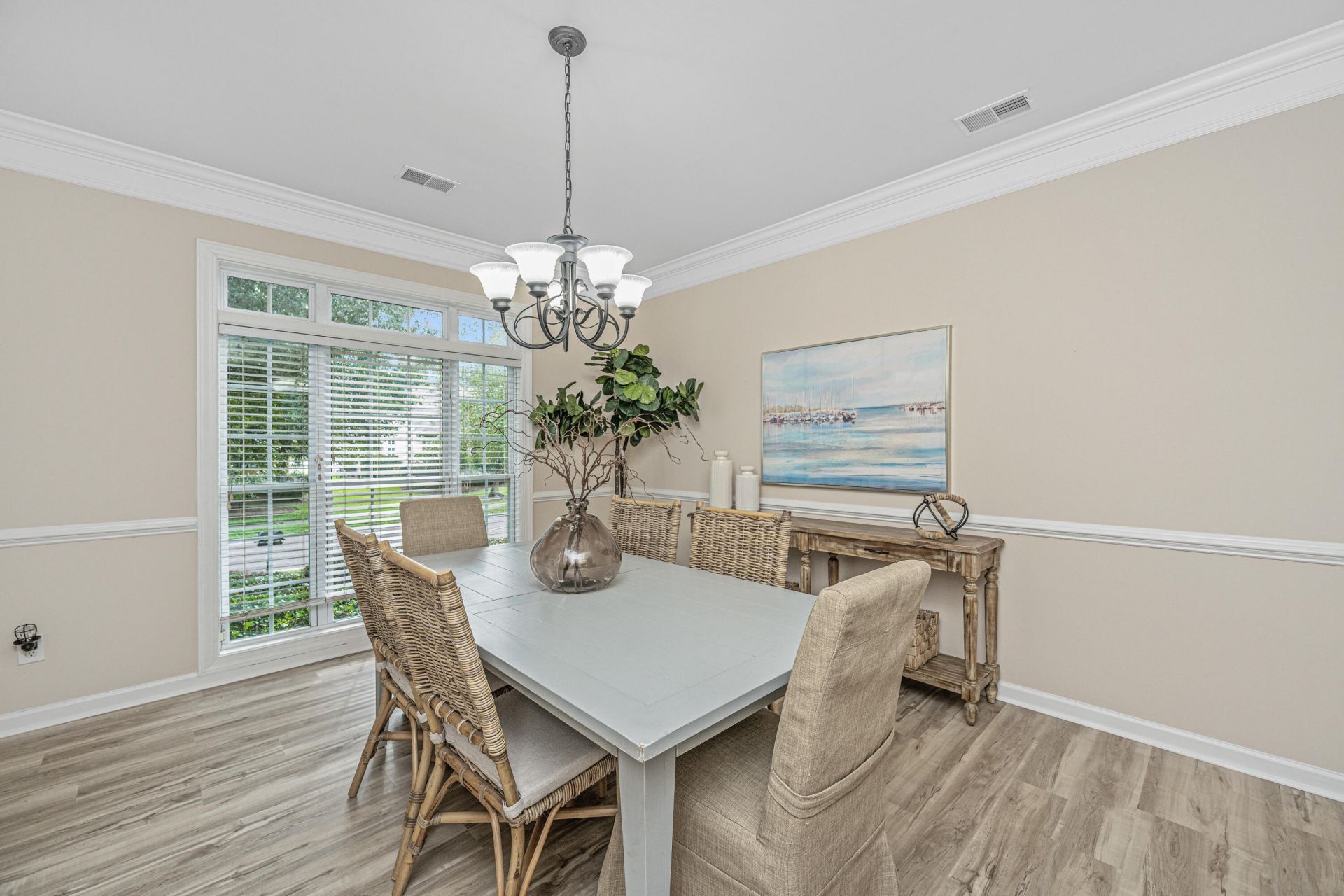 1557 Oakhurst Drive Photo 13