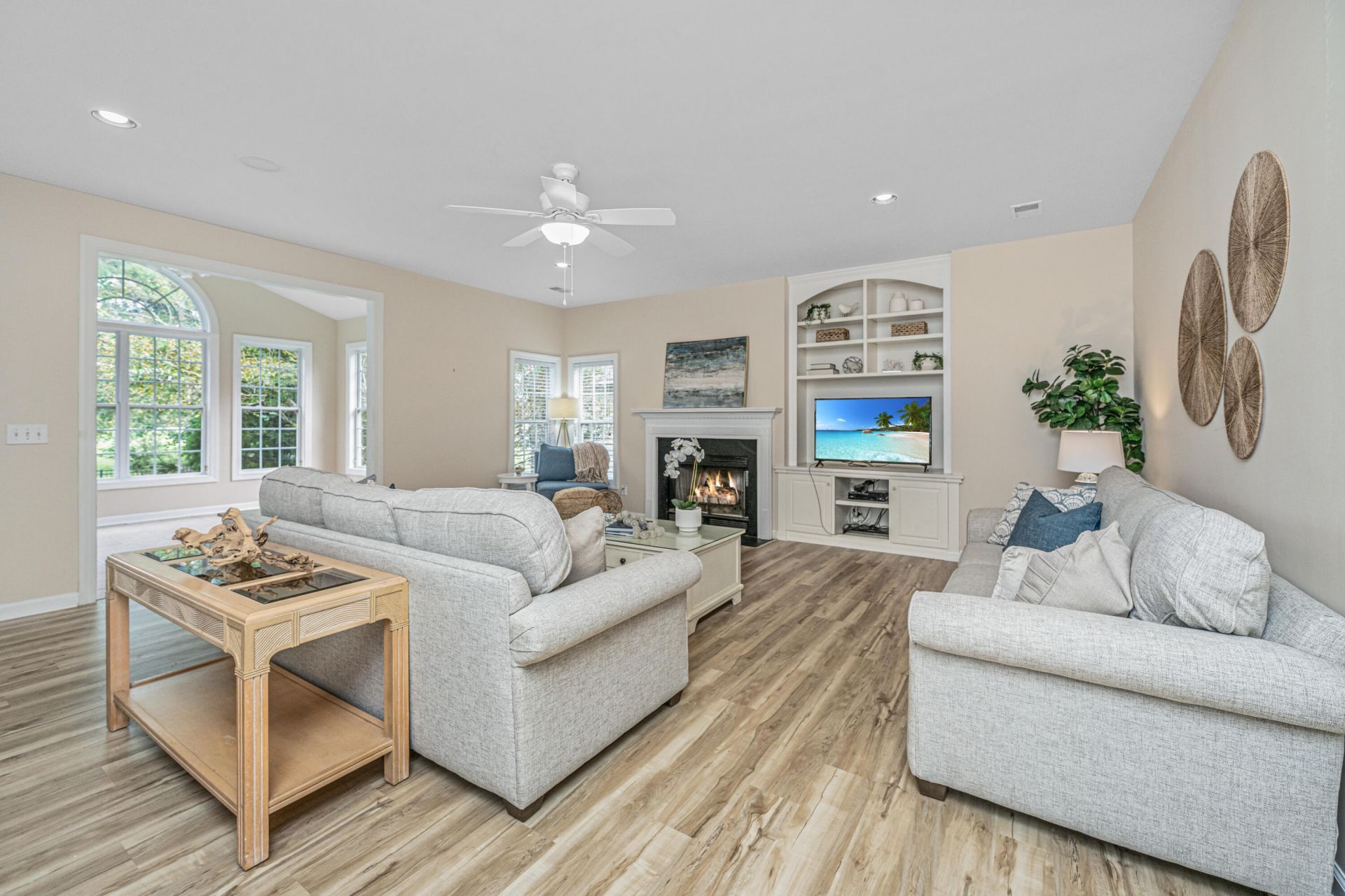 1557 Oakhurst Drive Photo 16