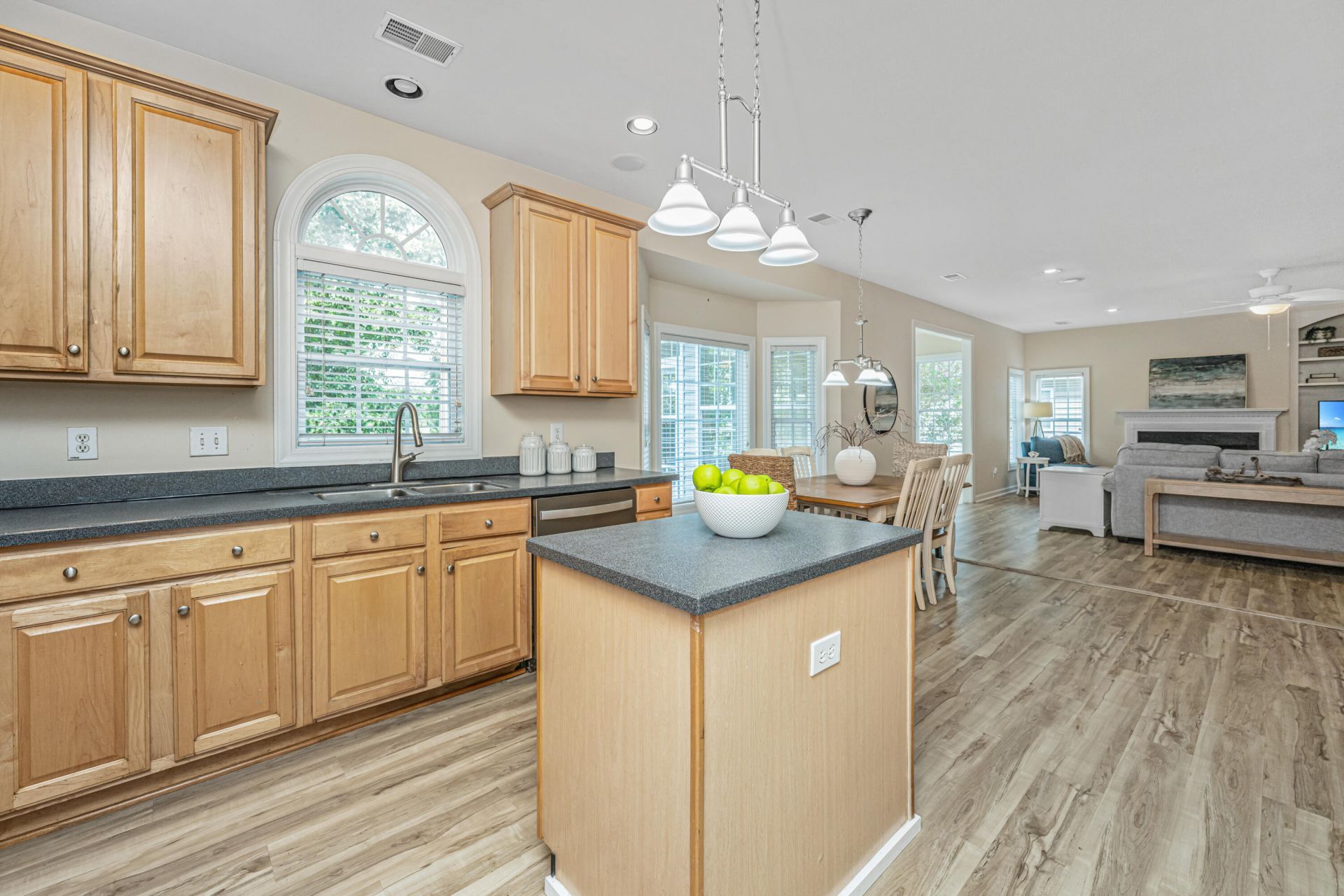 1557 Oakhurst Drive Photo 26