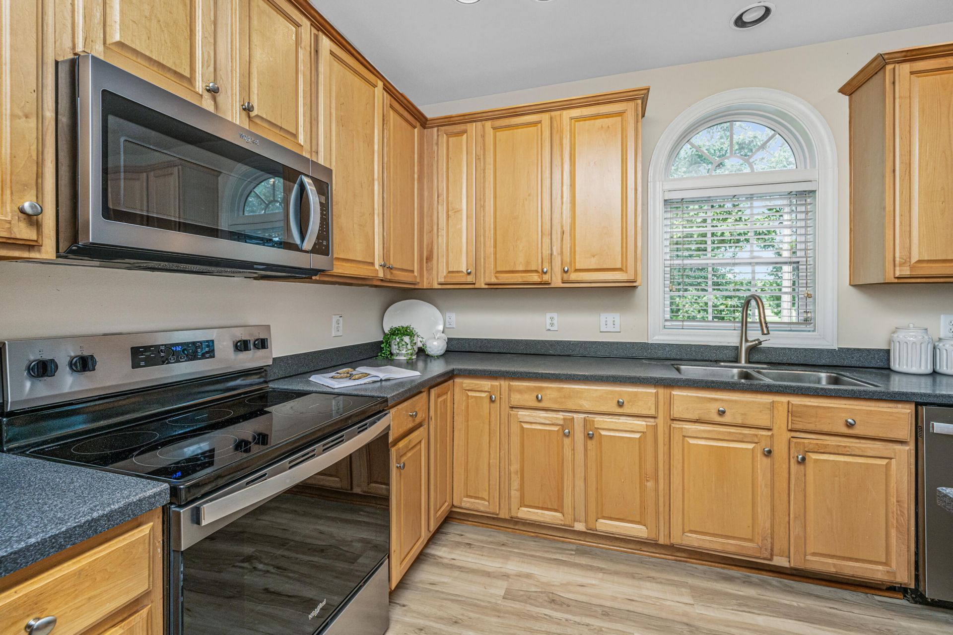 1557 Oakhurst Drive Photo 28