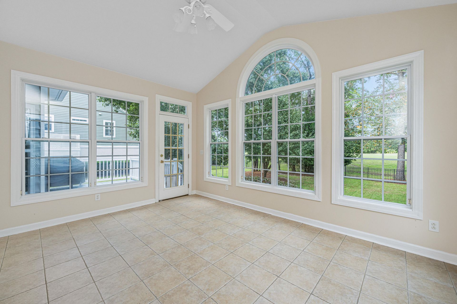 1557 Oakhurst Drive Photo 29