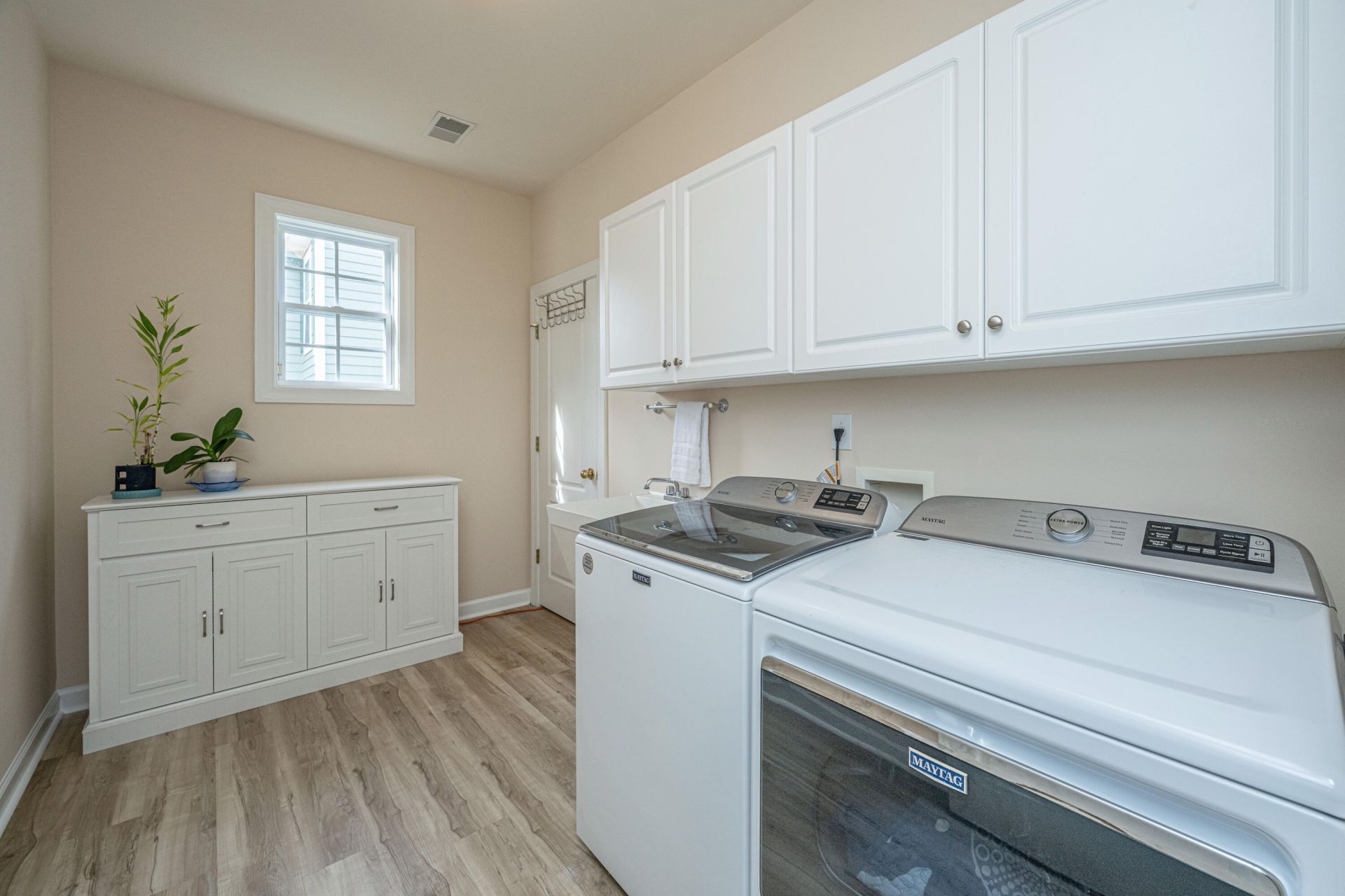 1557 Oakhurst Drive Photo 49