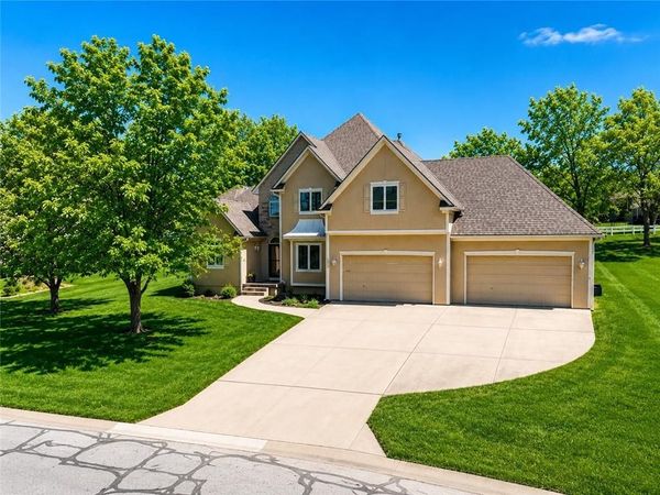 1019 SW Coachlight Court, Lee's Summit, MO 64081