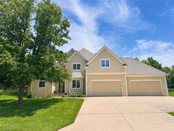1019 SW Coachlight Court, Lee's Summit, MO 64081