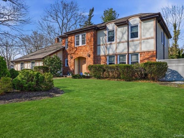 10 Weatherstone Way, Smithtown, NY 11787