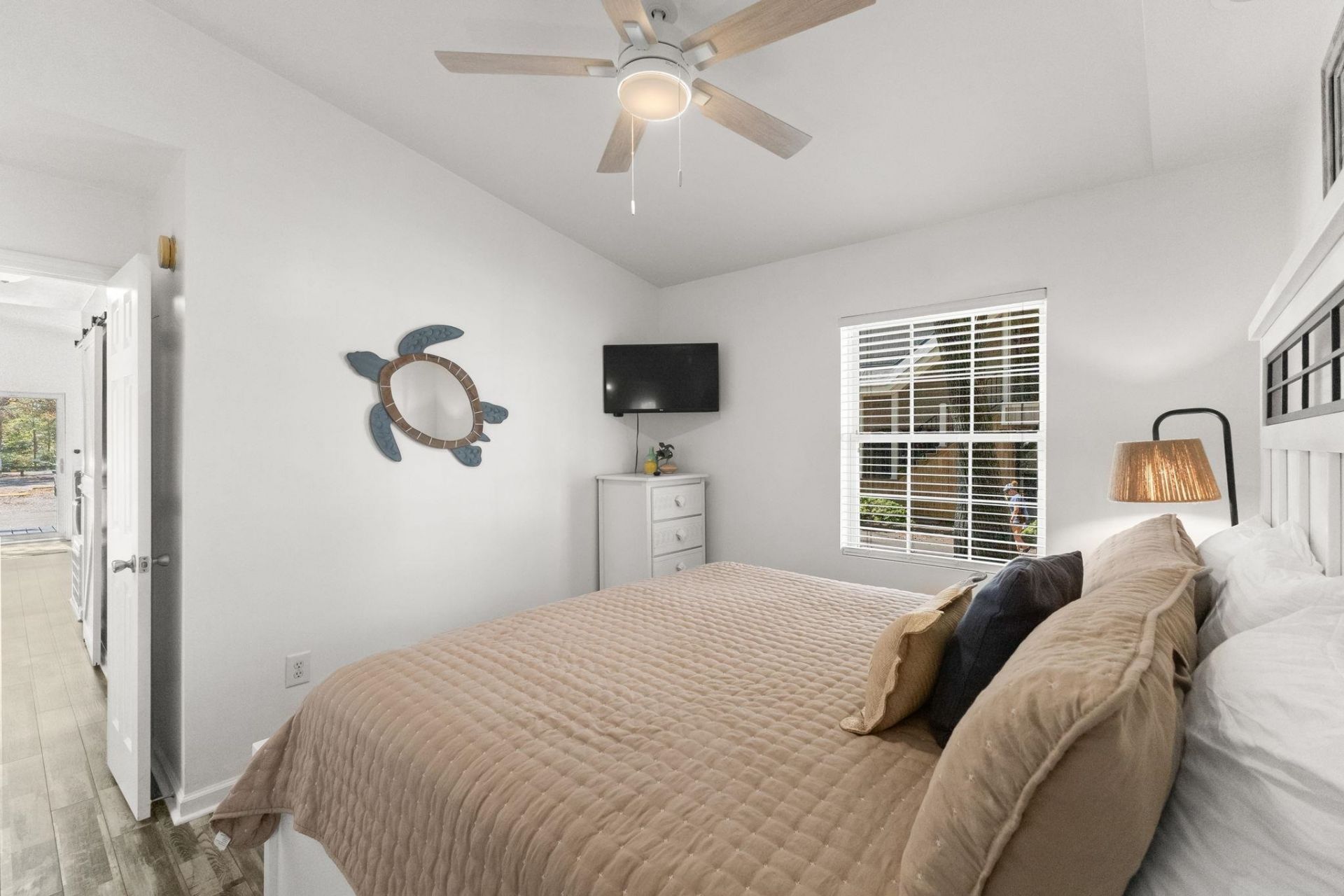 6001-z67 S Kings Hwy.  Photo 17