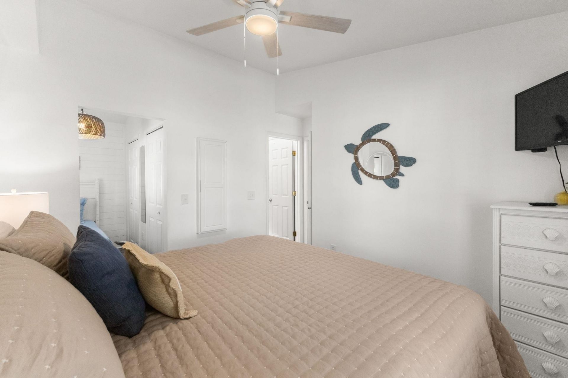 6001-z67 S Kings Hwy.  Photo 18