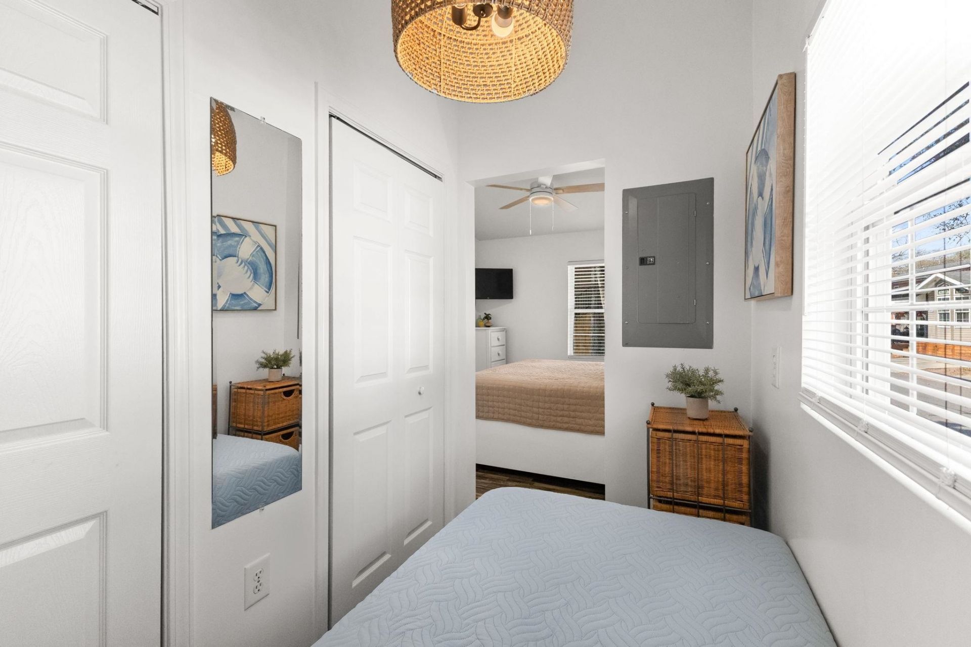 6001-z67 S Kings Hwy.  Photo 23