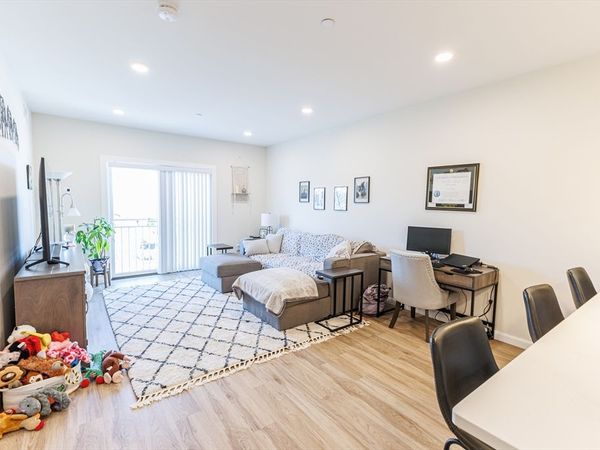 458 Washington St, Unit 304, Boston, MA 02135