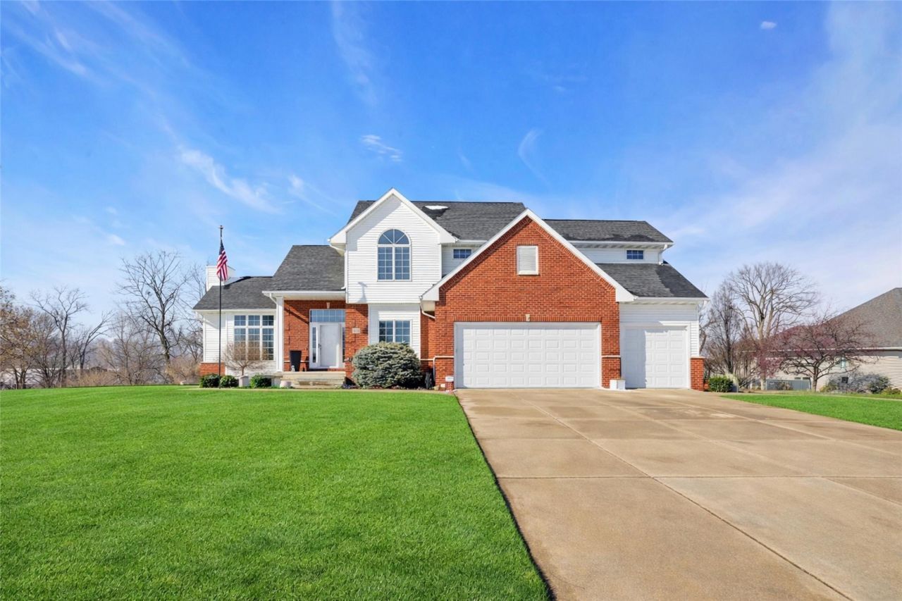 545 Evergreen Lane, Robins, IA 52328 Main Photo