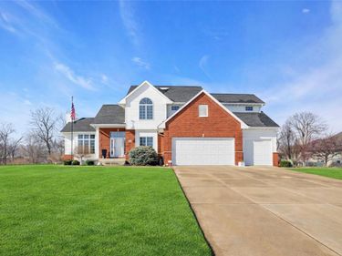 545 Evergreen Lane, Robins, IA 52328