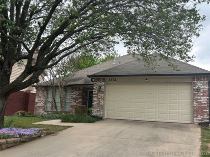 1112 N Willow Avenue Broken Arrow, OK 74012