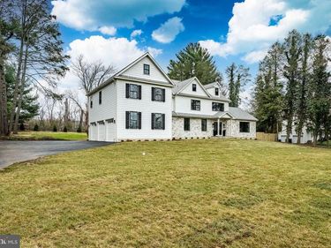 1427 SUGARTOWN ROAD , BERWYN, PA 19312