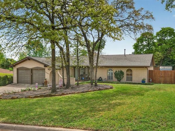 7362 Greenacres Drive, Fort Worth, TX 76112