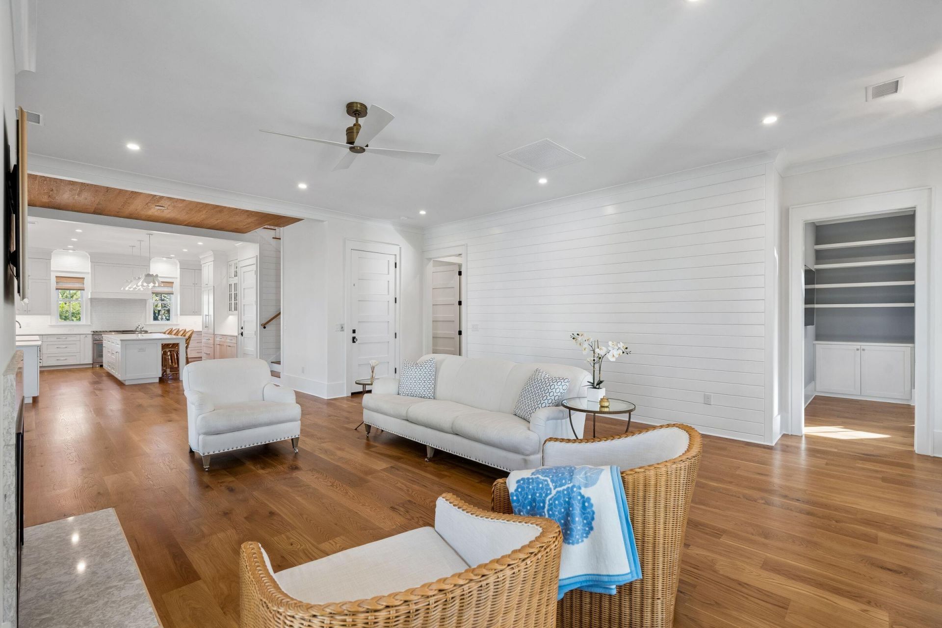 720 W Ashley Avenue Photo 23