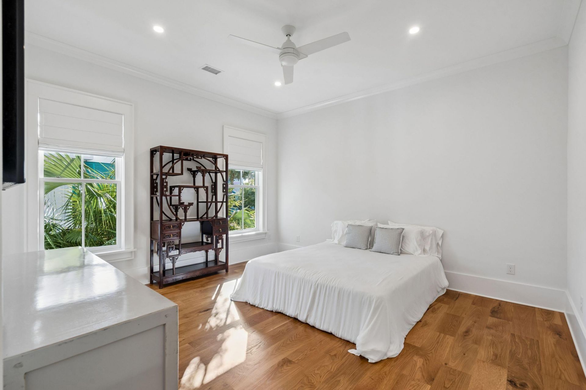 720 W Ashley Avenue Photo 50