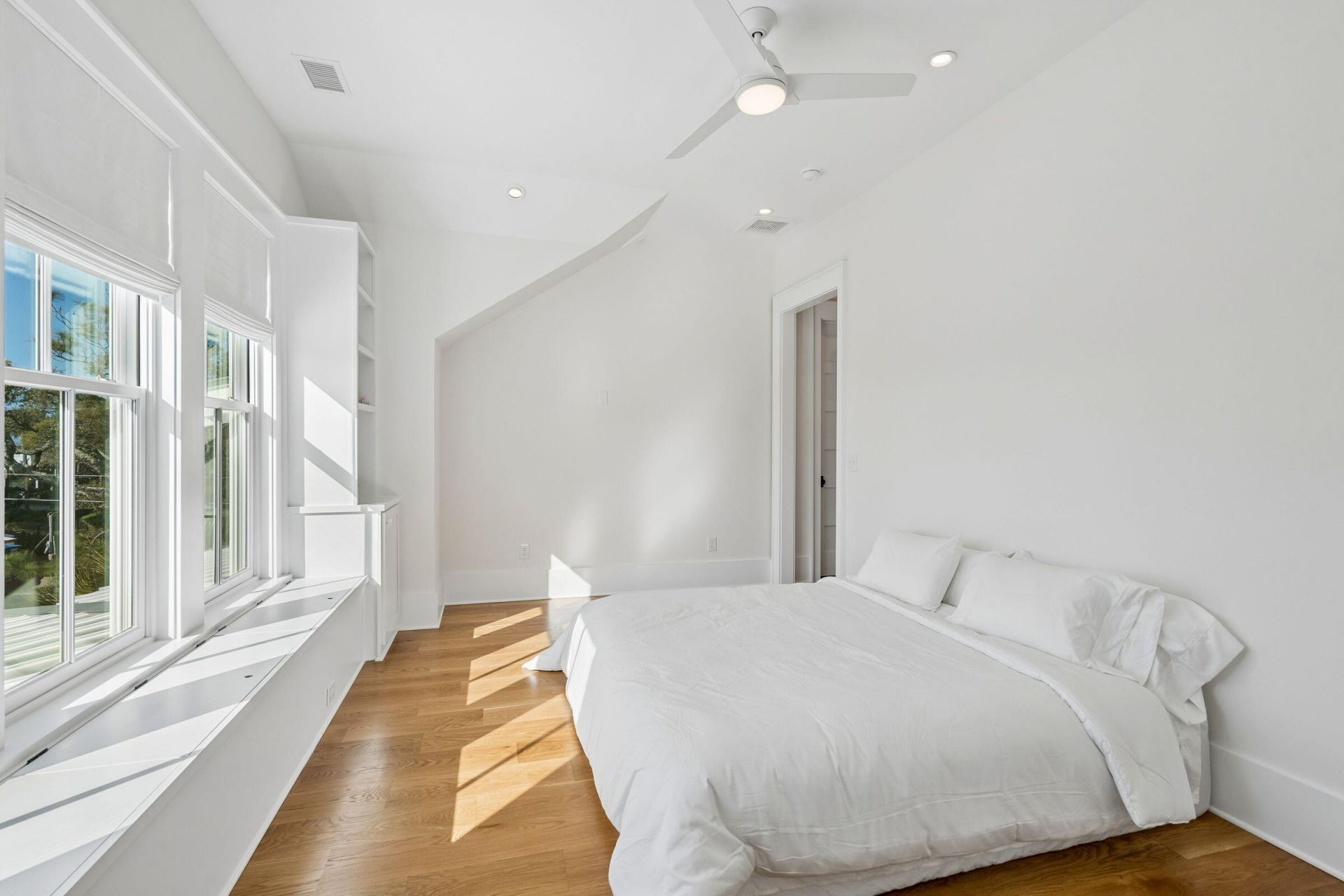 720 W Ashley Avenue Photo 73