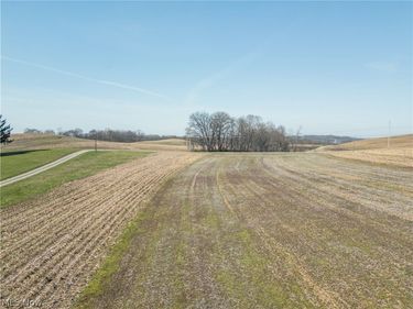 Pleasant Hill Drive, Fresno, OH 43824