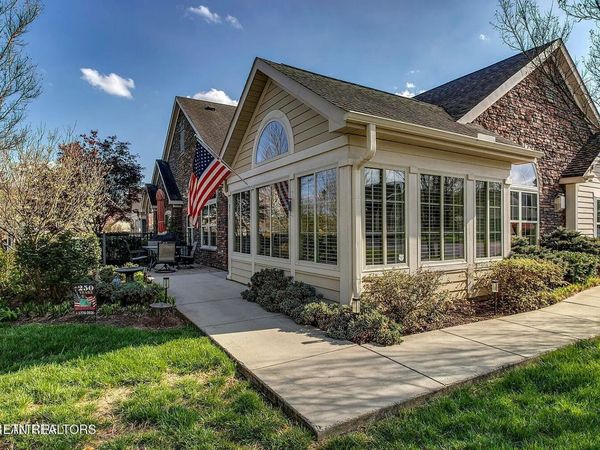 811 Pryse Farm Blvd, Knoxville, TN 37934