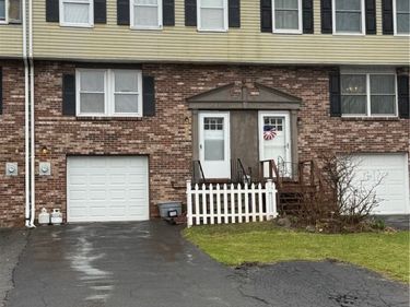 4176B Burningtree Road, Liverpool, NY 13090