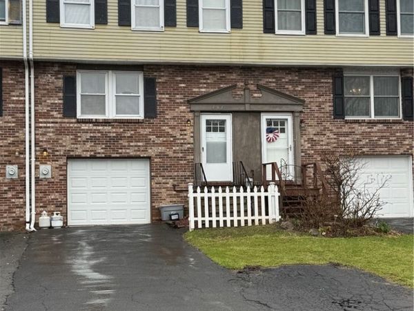 4176B Burningtree Road , Liverpool, NY 13090