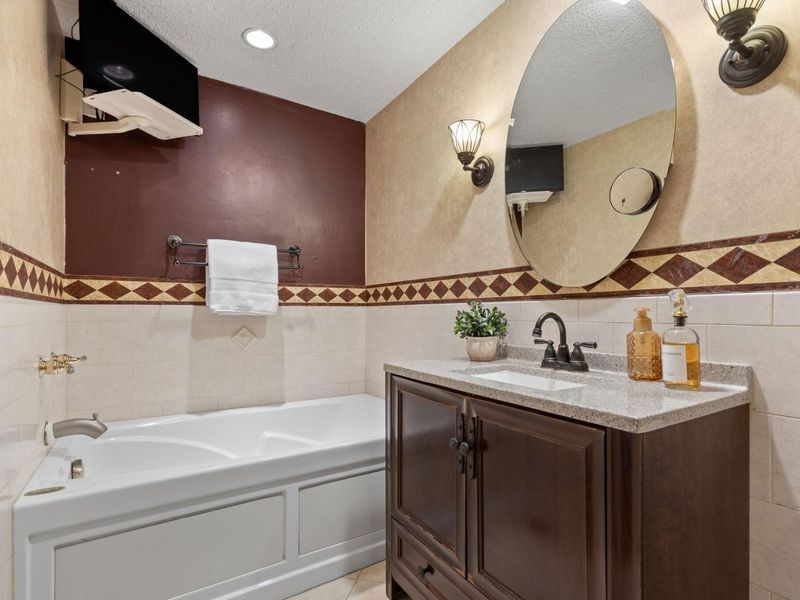 2868 Kingsrowe Court , Columbus, OH 43209 Photo 17