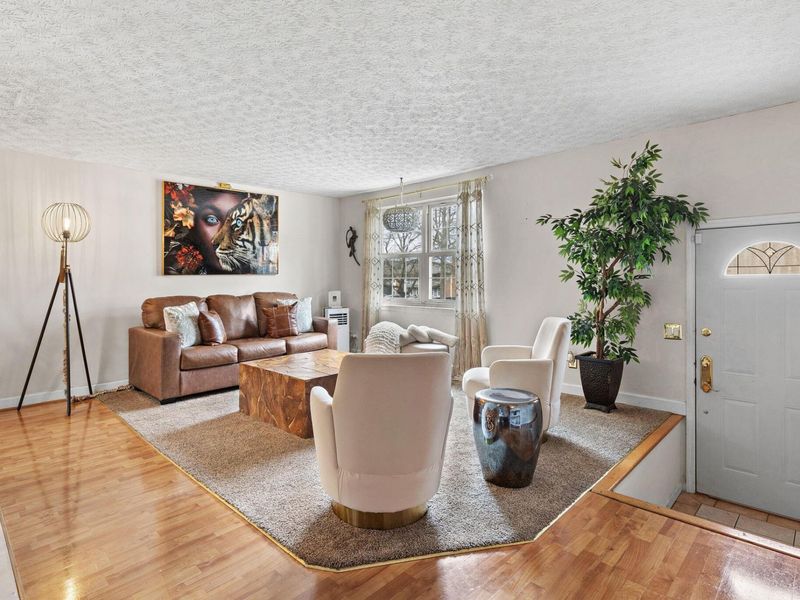 2868 Kingsrowe Court , Columbus, OH 43209 Photo 2