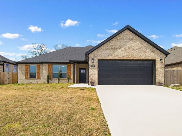 680 Abigail Street , Bentonville, AR 72713