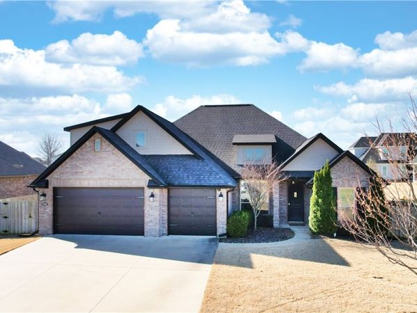 5706 W Lakewood Drive , Rogers, AR 72758