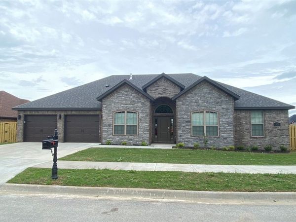 4692 W Triangle Street , Fayetteville, AR 72704