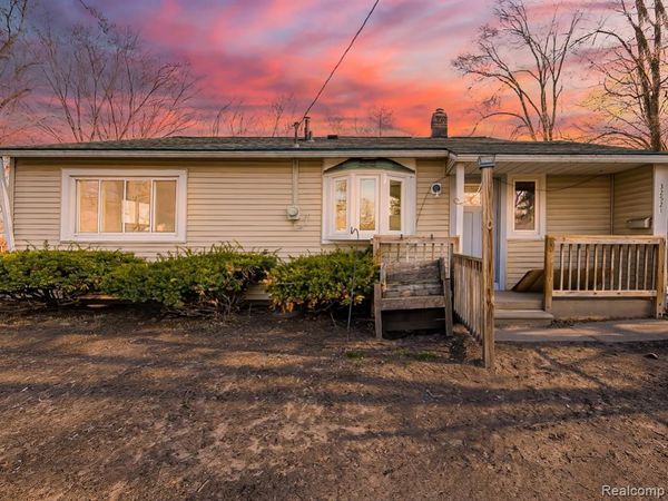 32521 Newaygo Street , Westland, MI 48186