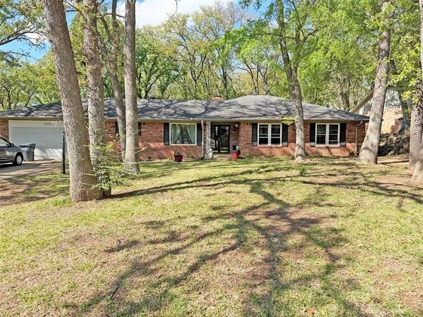 2321 SW Cloverleaf Place, Ardmore, OK 73401