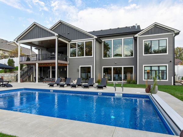 10524 NW 74th Place , Johnston, IA 50131