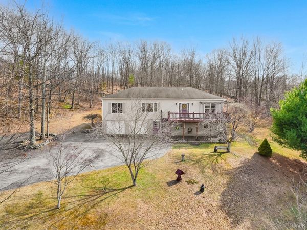 6 Silvestri Place , Marlboro, NY 12542