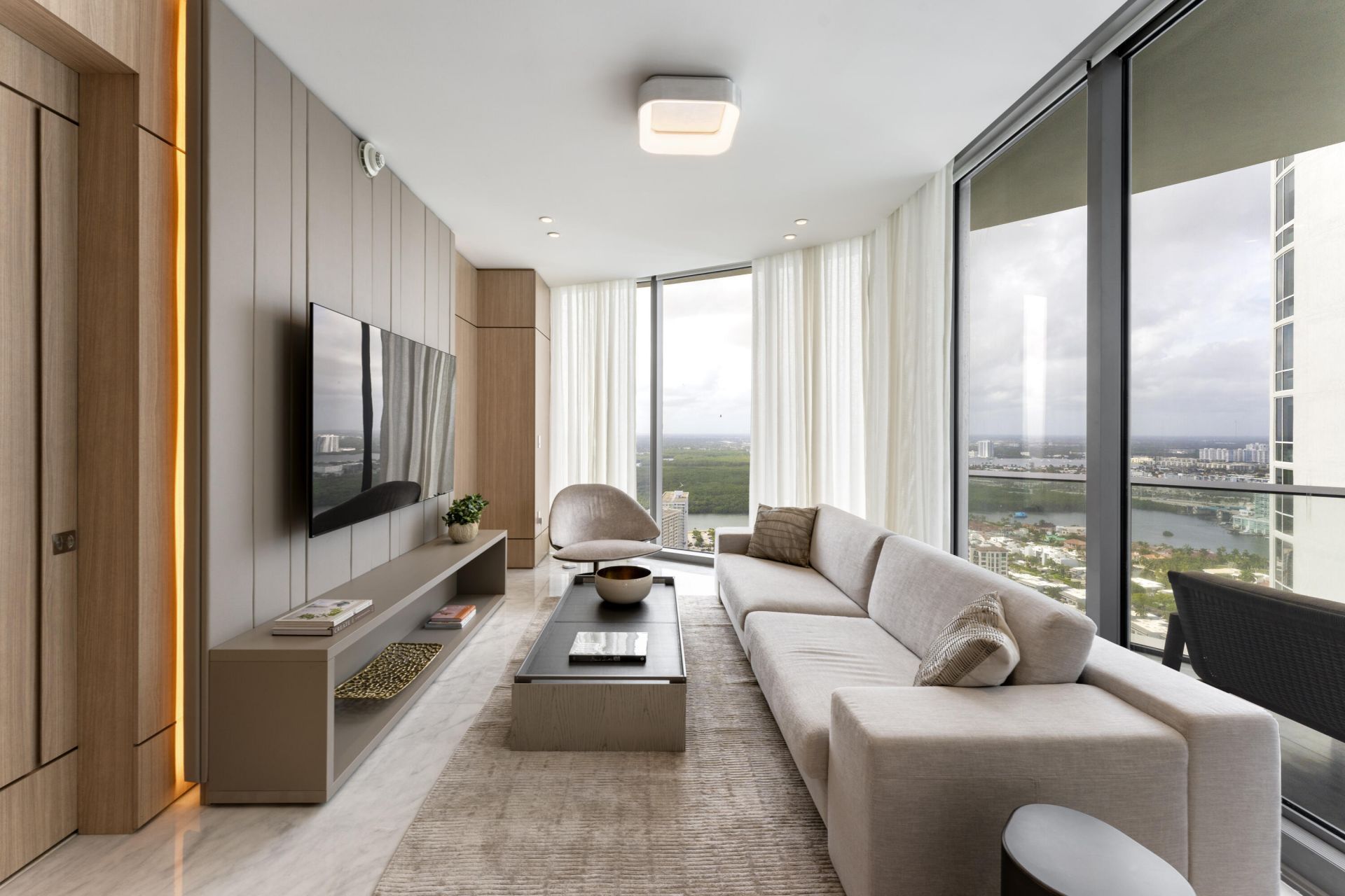 15701 Collins Avenue, North Miami Beach, FL 33160 Photo