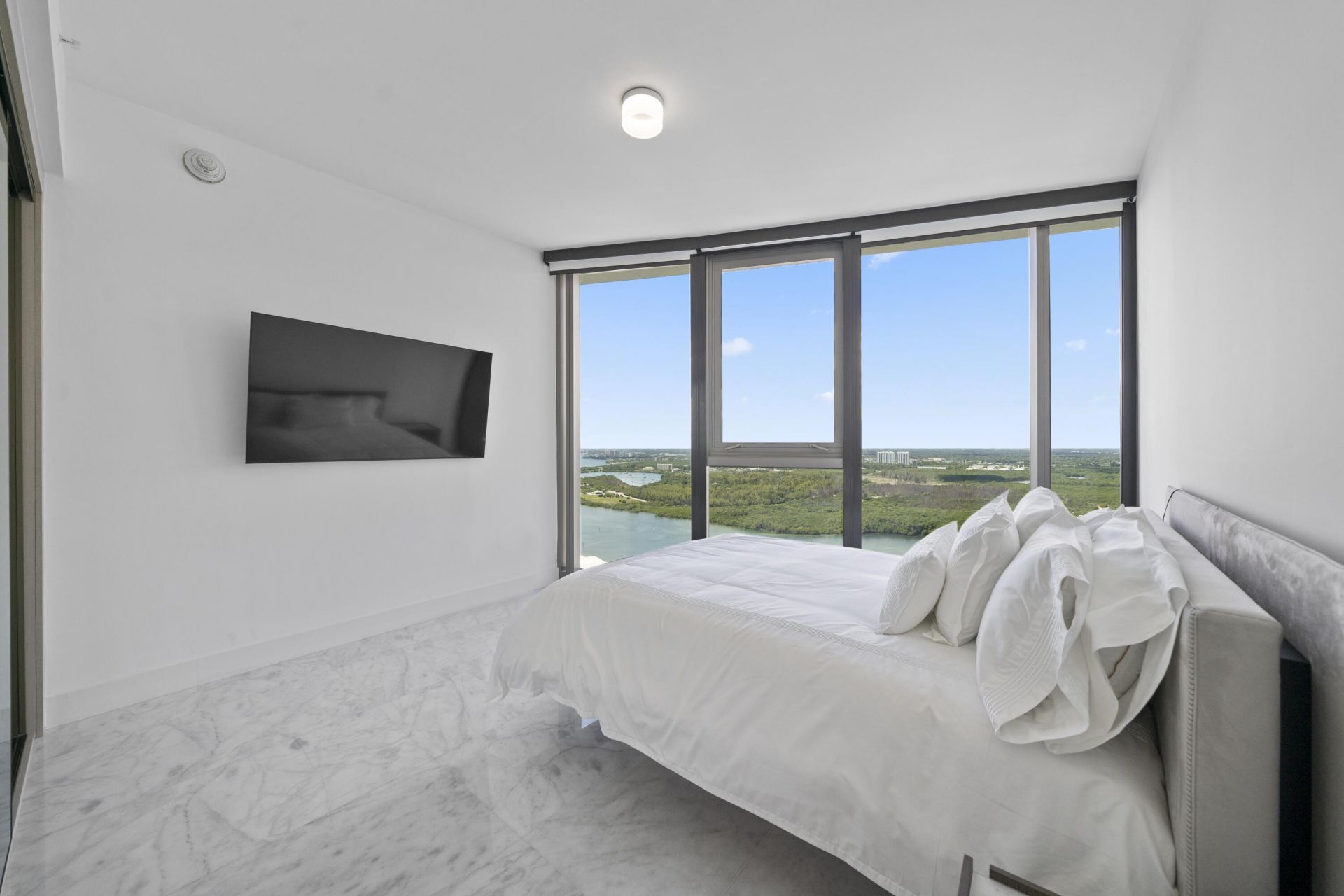 15701 Collins Avenue, North Miami Beach, FL 33160 Photo