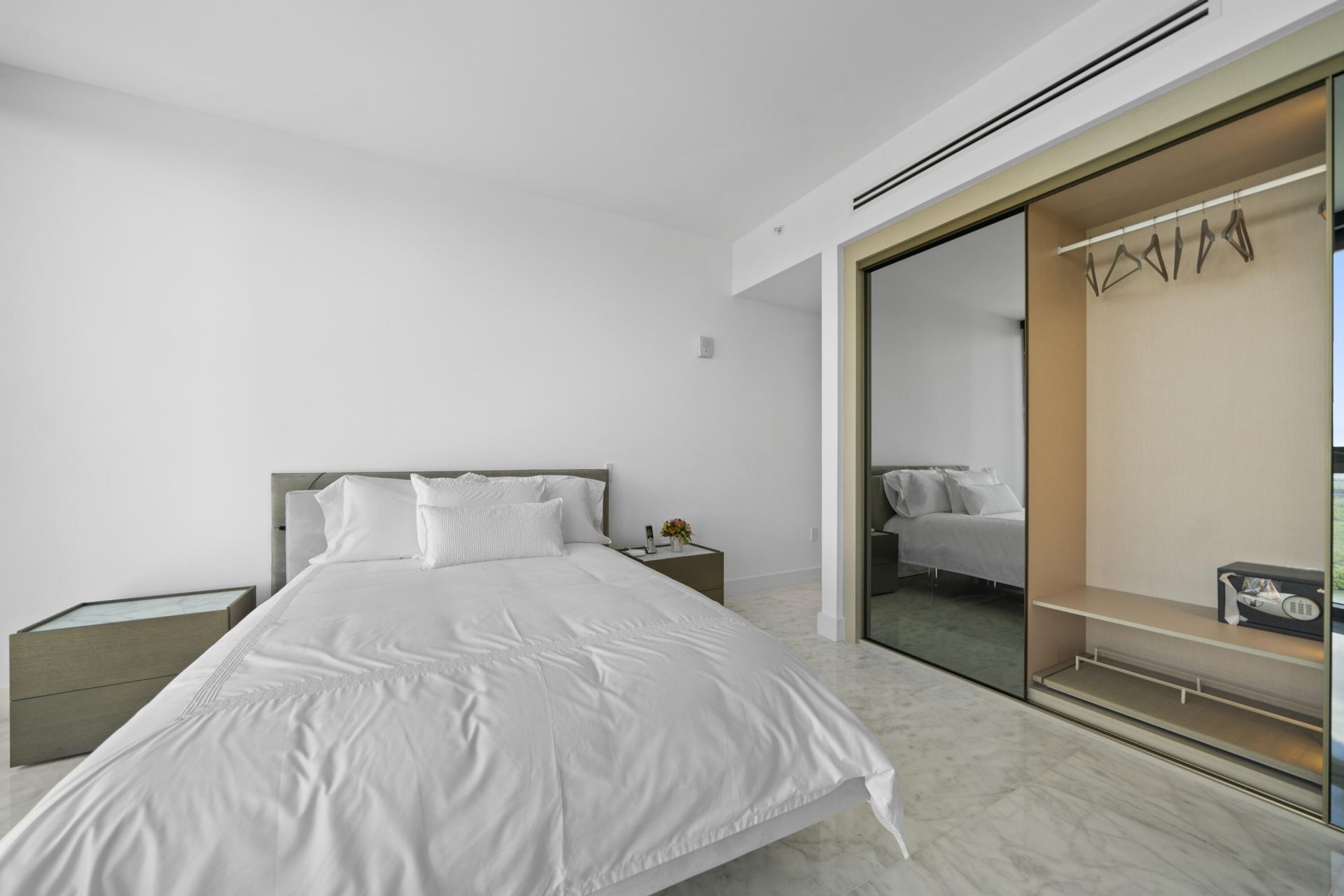 15701 Collins Avenue, North Miami Beach, FL 33160 Photo