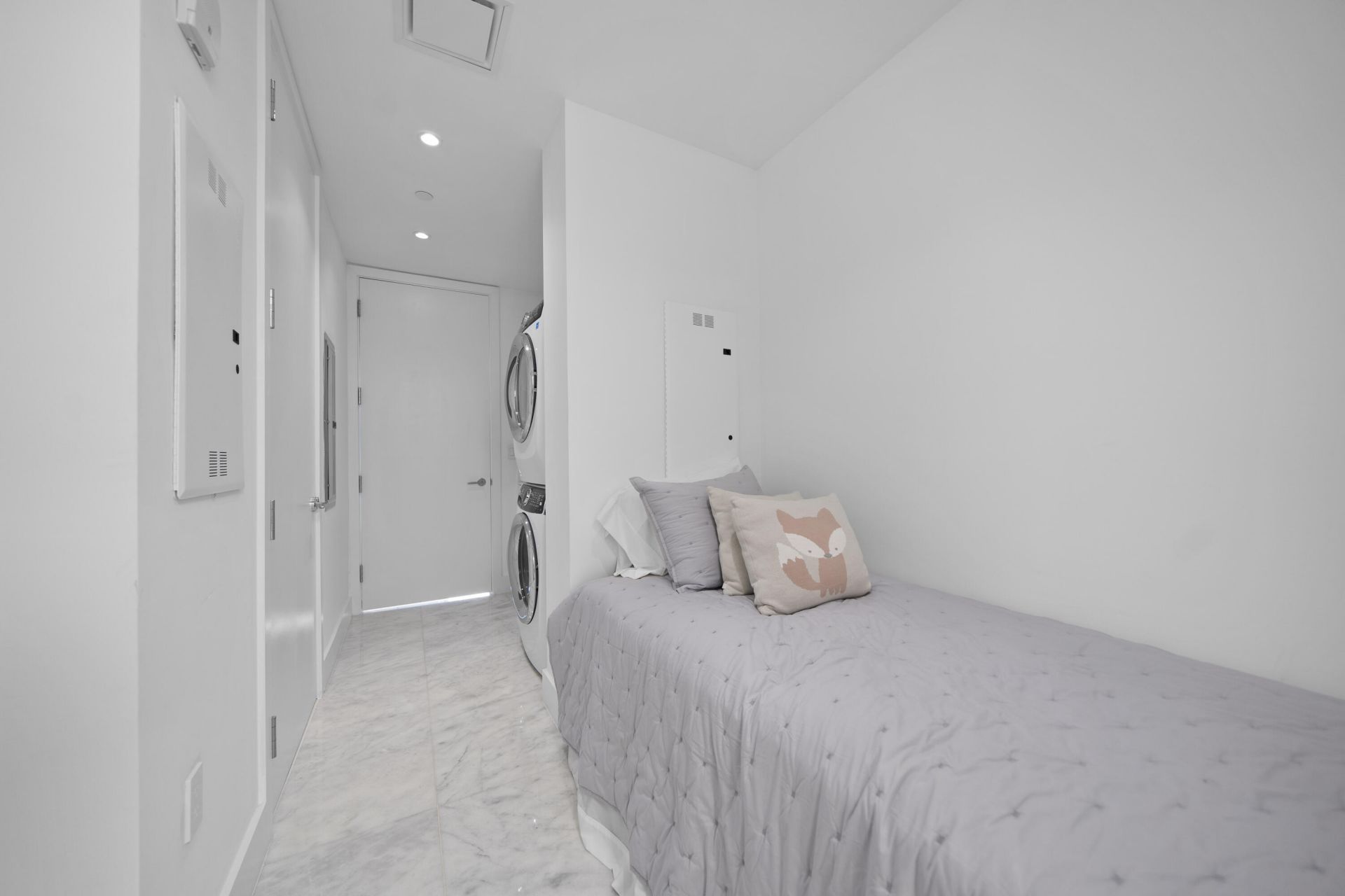 15701 Collins Avenue, North Miami Beach, FL 33160 Photo