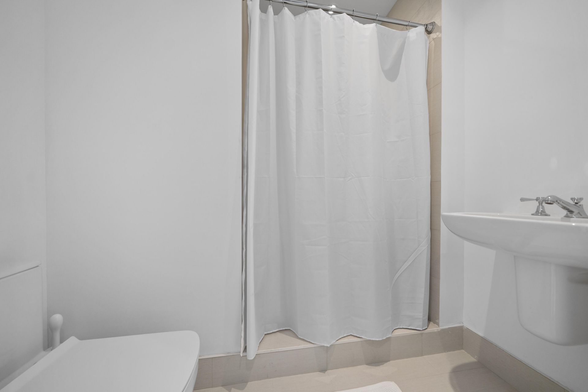 15701 Collins Avenue, North Miami Beach, FL 33160 Photo