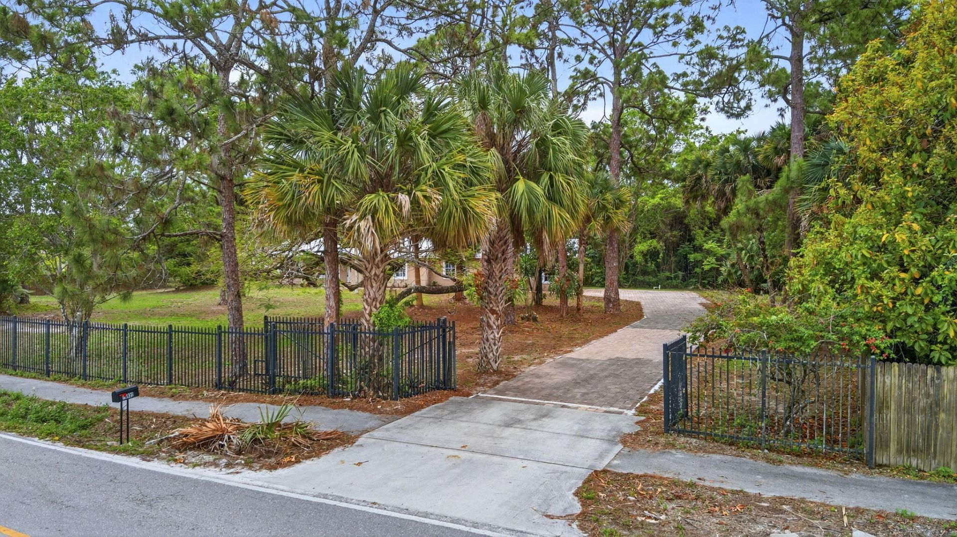 16932 Okeechobee Boulevard, The Acreage, FL 33470 Photo