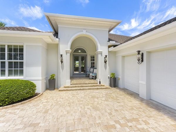 842 Carolina Circle SW, Vero Beach, FL 32962