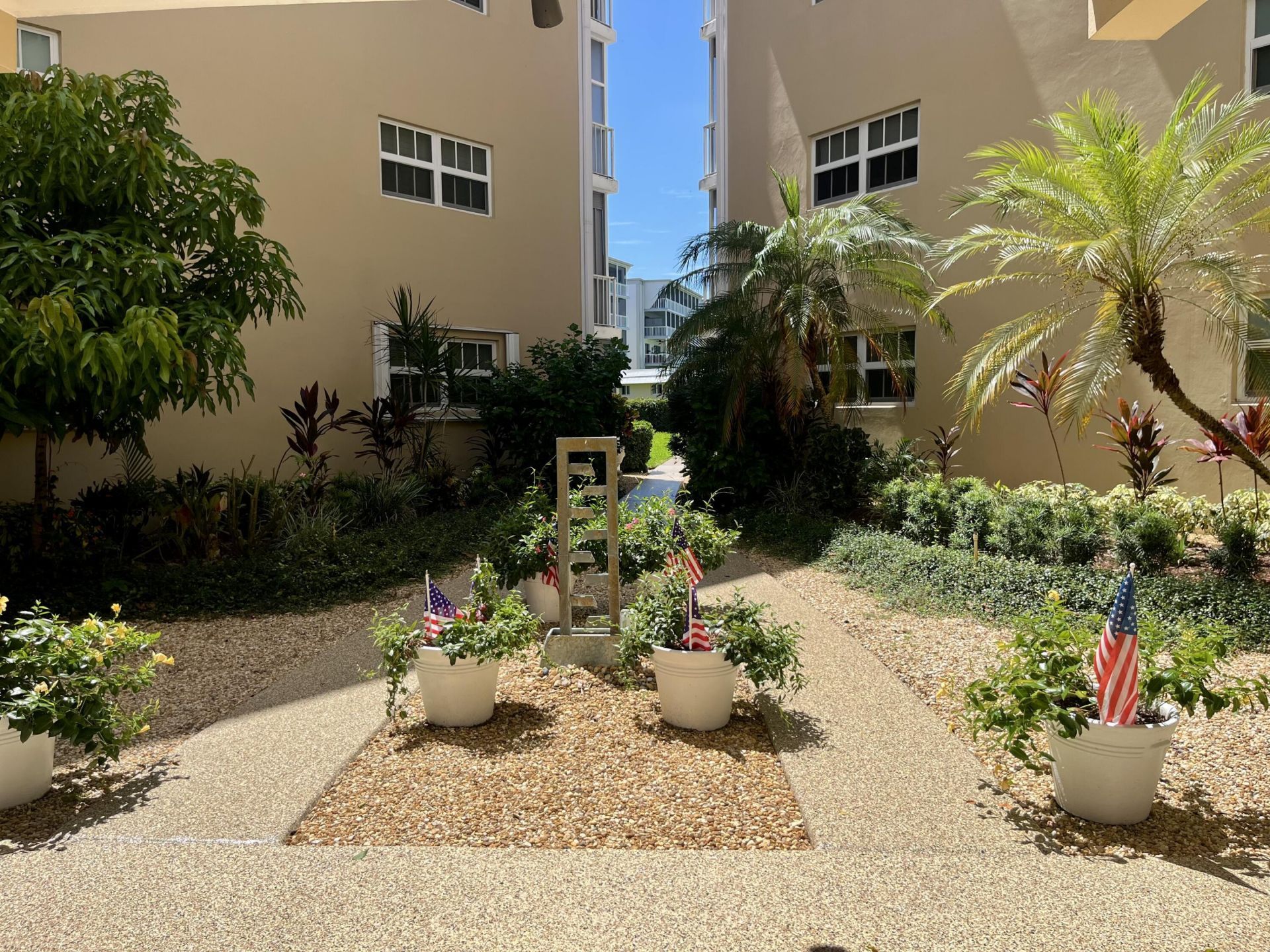 145 Atlantis Boulevard, Unit Ph4, Atlantis, FL 33462 Photo