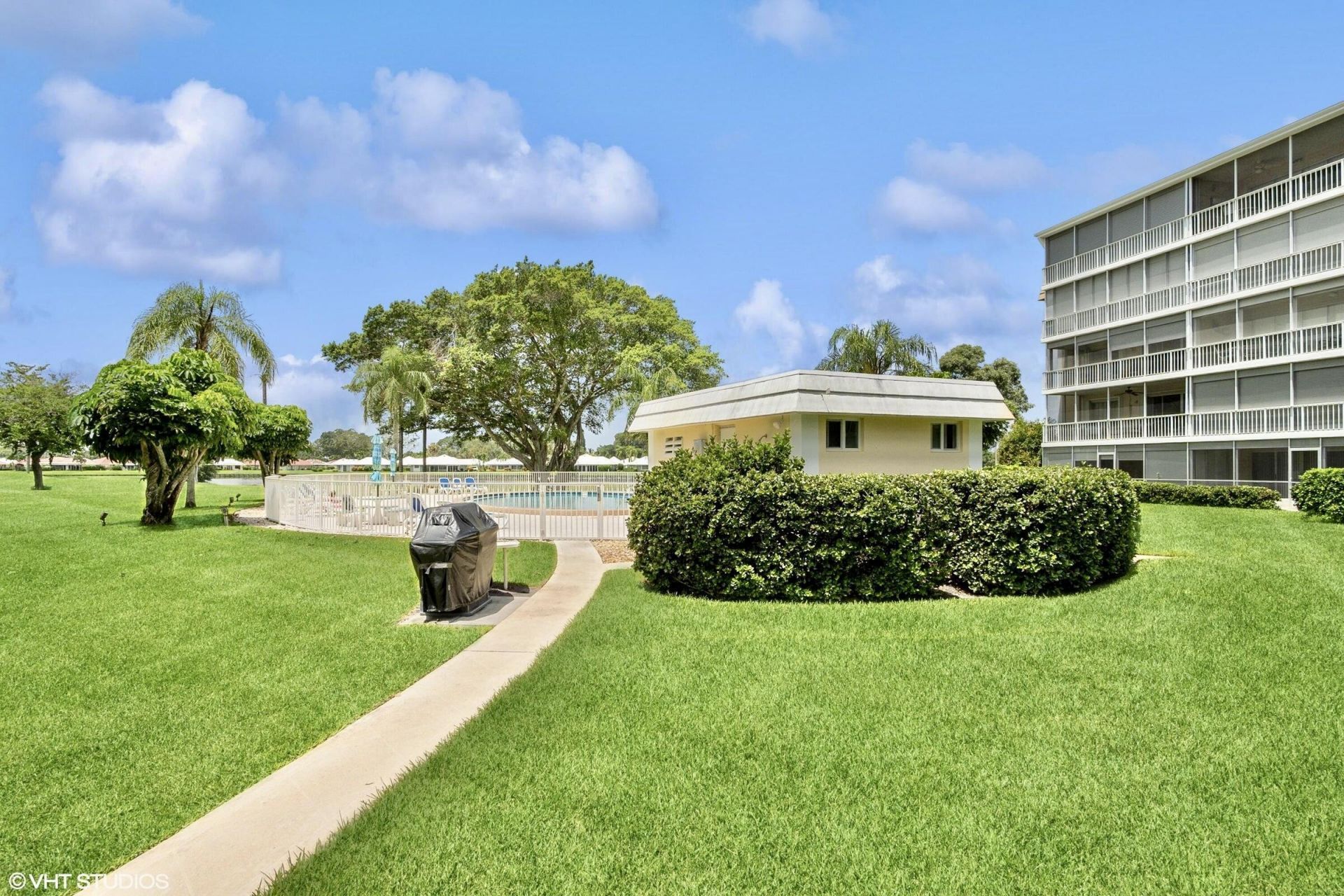 145 Atlantis Boulevard, Unit Ph4, Atlantis, FL 33462 Photo