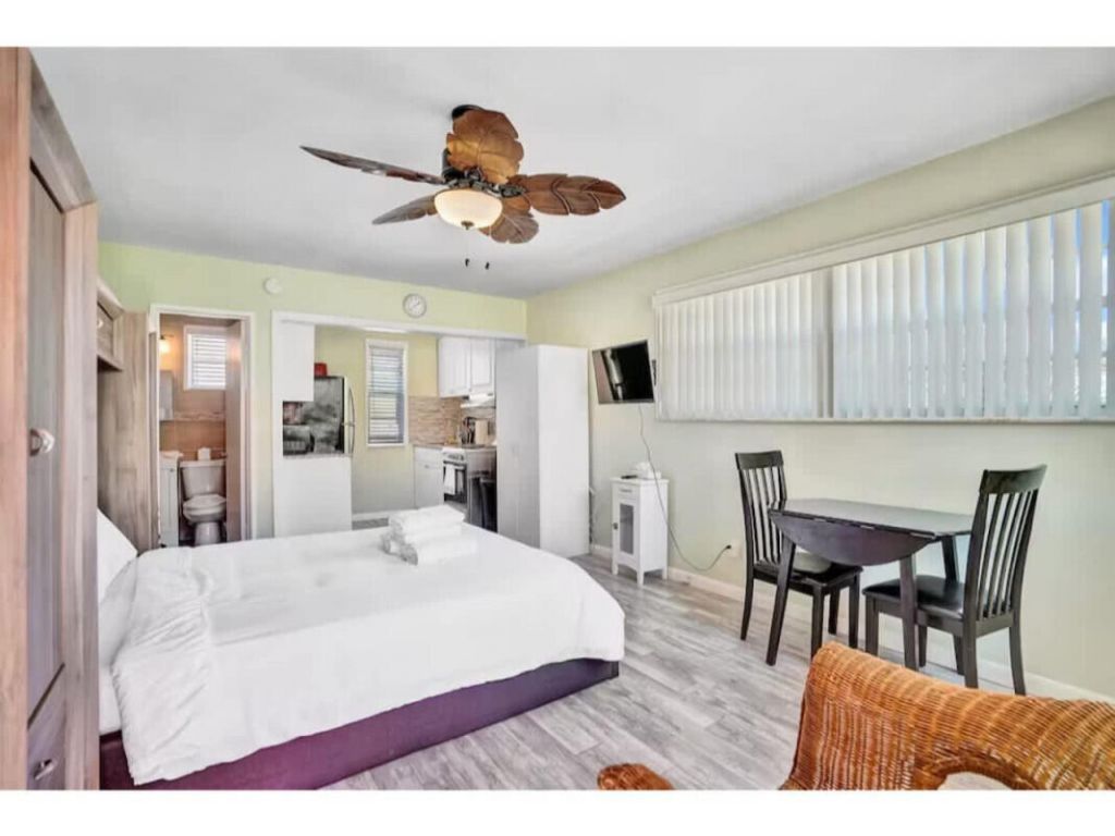 336 Arthur Street, Unit 124, Hollywood, FL 33019 Photo