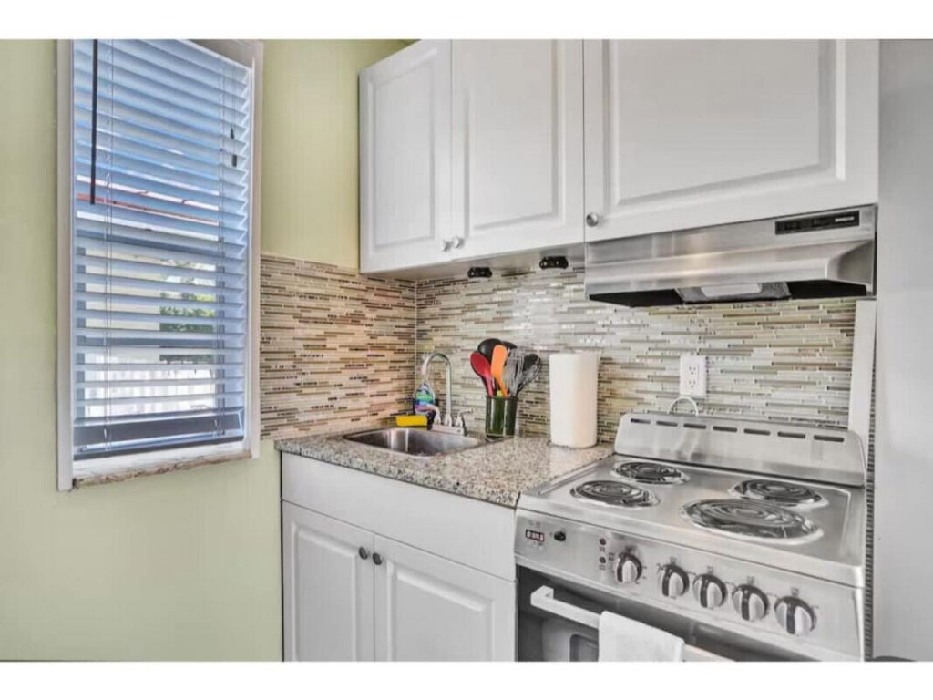 336 Arthur Street, Unit 124, Hollywood, FL 33019 Photo