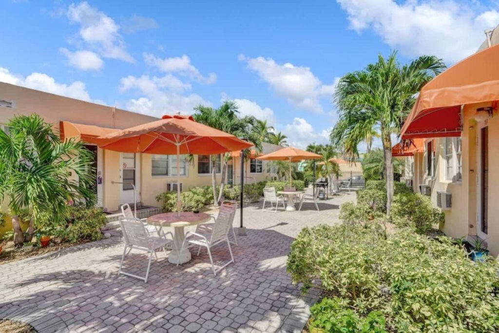 336 Arthur Street, Unit 124, Hollywood, FL 33019 Photo